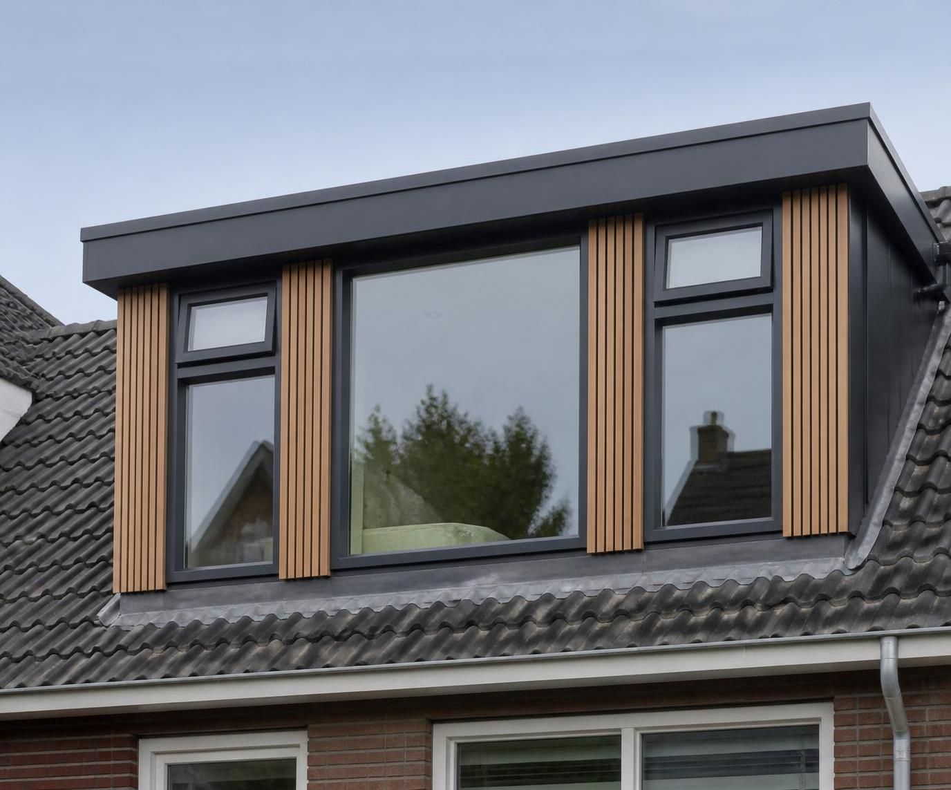ontdek de gemiddelde dakkapel kosten en ontdek waar je op moet letten bij het kiezen van de juiste dakkapel voor jouw woning.